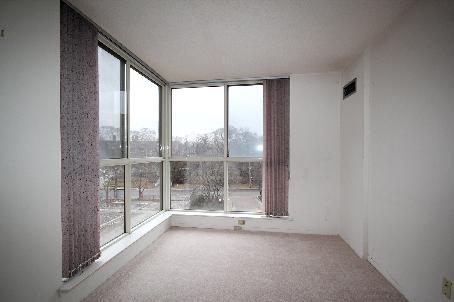 544 - 24 Southport St, Condo with 2 bedrooms, 1 bathrooms and 1 parking in Toronto ON | Image 6