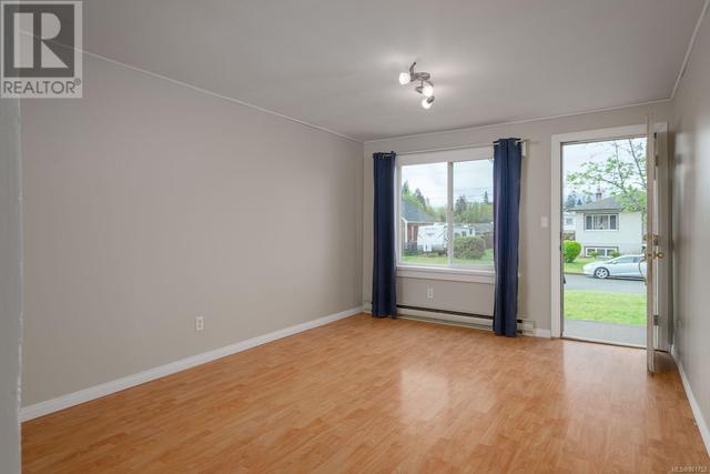 4527 Beale St, House detached with 2 bedrooms, 1 bathrooms and 2 parking in Port Alberni BC | Image 3