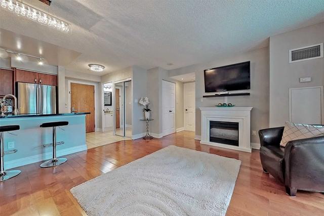 1013 - 23 Lorraine Dr, Condo with 2 bedrooms, 2 bathrooms and 1 parking in Toronto ON | Image 10