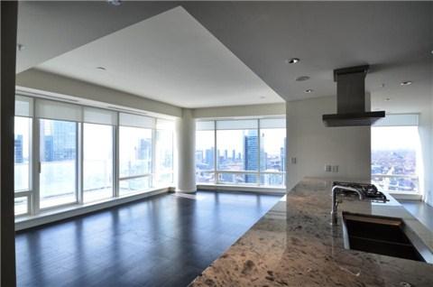 4101 - 180 University Ave, Condo with 2 bedrooms, 3 bathrooms and 1 parking in Toronto ON | Image 2