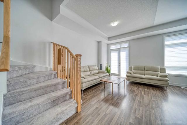 18 Antigonish St, Townhouse with 2 bedrooms, 2 bathrooms and 2 parking in Vaughan ON | Image 4