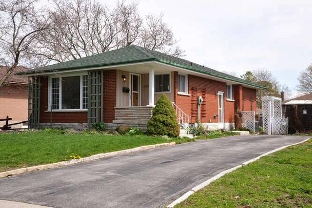 1166 Milburn St, House detached with 3 bedrooms, 1 bathrooms and 2 parking in Peterborough ON | Image 1
