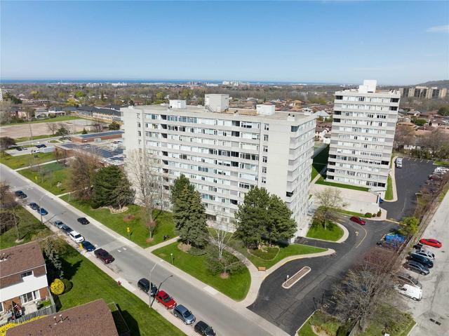 508 - 30 Harrisford St, Condo with 3 bedrooms, 2 bathrooms and 1 parking in Hamilton ON | Image 1