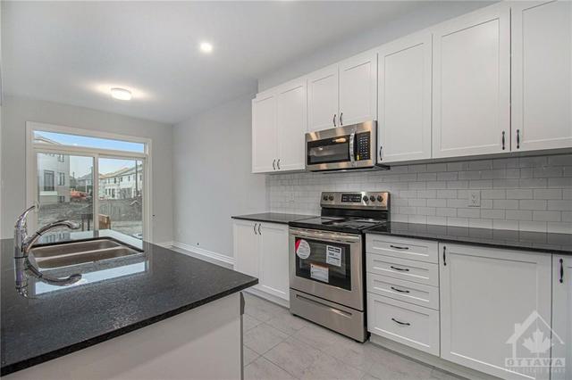 40 Lentago Avenue, Townhouse with 3 bedrooms, 3 bathrooms and 2 parking in Ottawa ON | Image 10