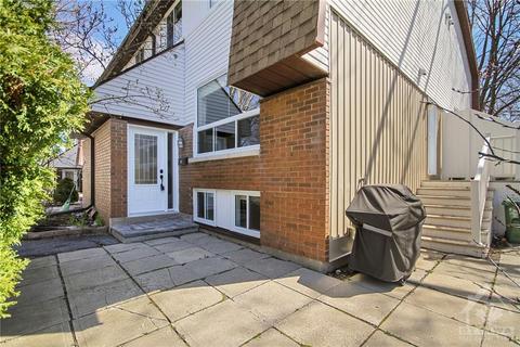 6 Lovell Lane, Townhouse with 3 bedrooms, 2 bathrooms and 1 parking in Ottawa ON | Card Image