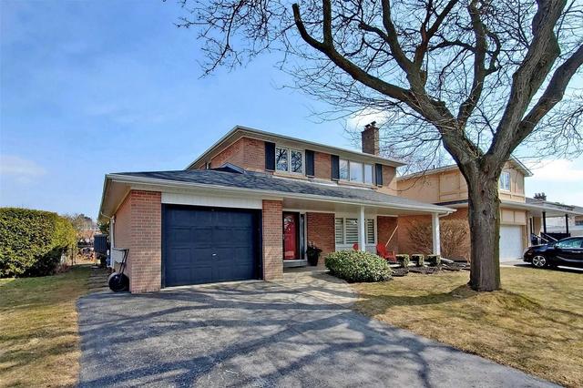 17 Whitefriars Dr, House detached with 3 bedrooms, 4 bathrooms and 3 parking in Toronto ON | Image 1