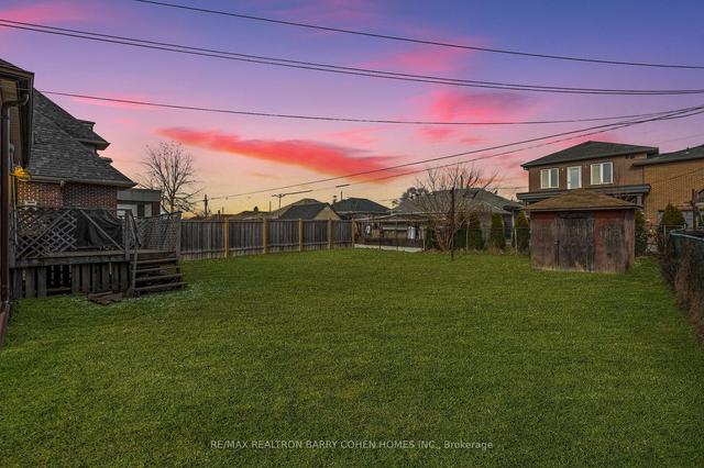 126 Anthony Rd, House detached with 3 bedrooms, 2 bathrooms and 3 parking in Toronto ON | Image 11