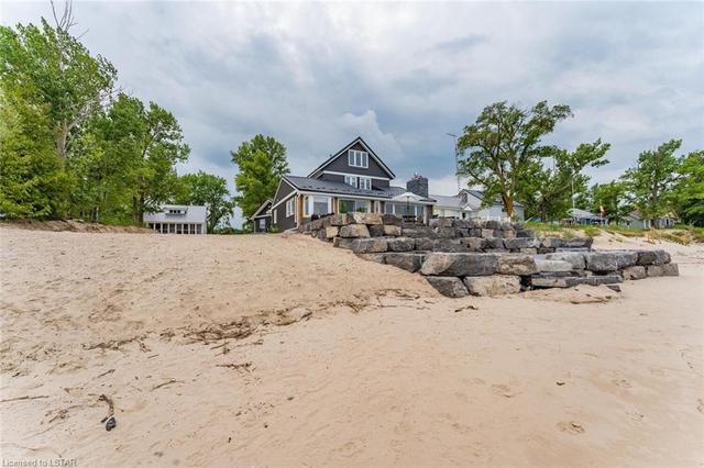 7270 Seth Lane, House detached with 6 bedrooms, 2 bathrooms and null parking in Lambton Shores ON | Image 42