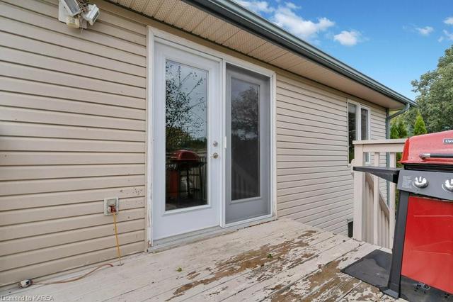 21 Wilfred Crescent E, House detached with 3 bedrooms, 2 bathrooms and 3 parking in Kingston ON | Image 24