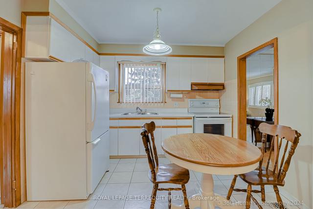 146 Earlscourt Ave, House detached with 2 bedrooms, 2 bathrooms and 2 parking in Toronto ON | Image 4