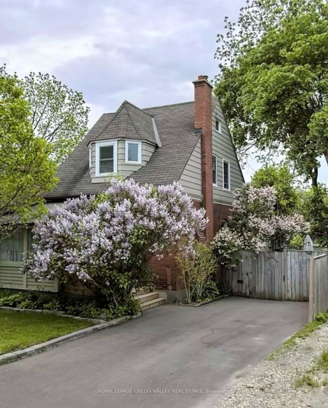 11 William St, House detached with 2 bedrooms, 2 bathrooms and 2 parking in Brampton ON | Image 1