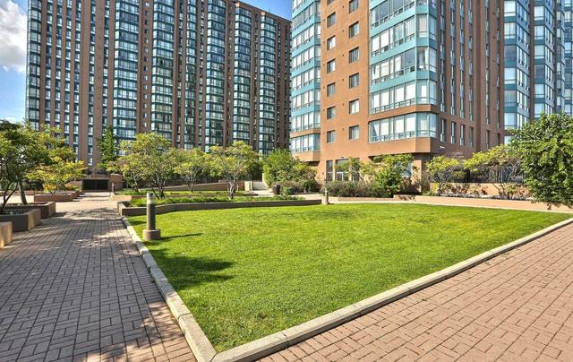 1014 - 155 Hillcrest Ave, Condo with 2 bedrooms, 1 bathrooms and 1 parking in Mississauga ON | Image 15