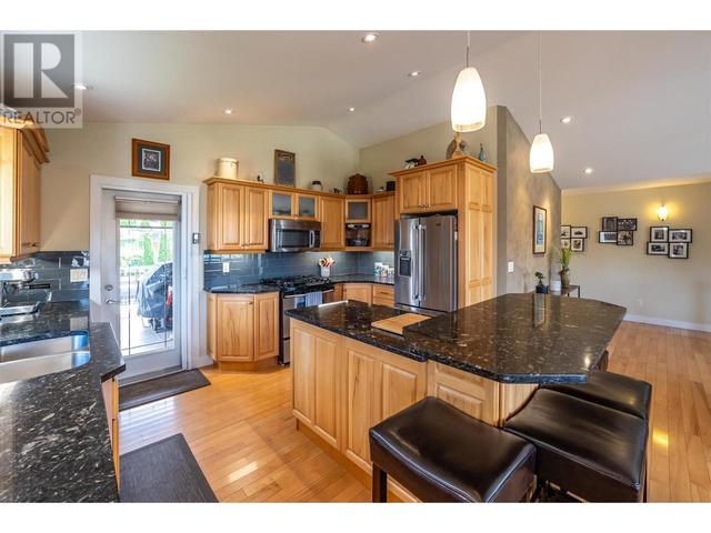 136 Westview Drive, House detached with 4 bedrooms, 3 bathrooms and 2 parking in Penticton BC | Image 15