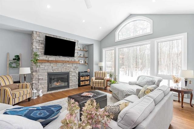1033 Picard Lane, House detached with 3 bedrooms, 2 bathrooms and 8 parking in Gravenhurst ON | Image 3