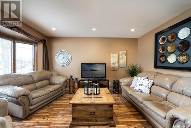1515 Dove Road, House detached with 4 bedrooms, 2 bathrooms and null parking in Regina SK | Image 3