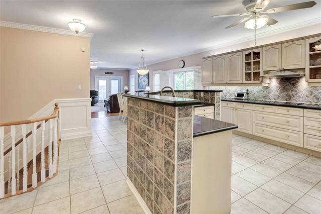 24 Queensborough Crt, House detached with 3 bedrooms, 3 bathrooms and 6 parking in Richmond Hill ON | Image 4