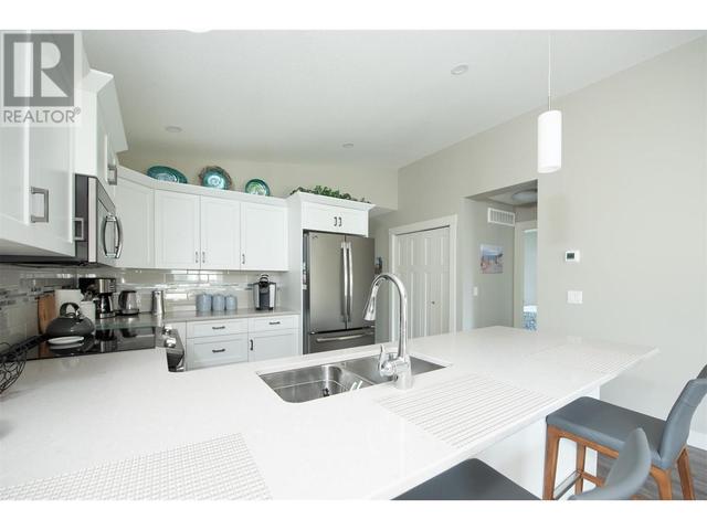 2100 - 55 Avenue Unit# 17, House other with 2 bedrooms, 2 bathrooms and 4 parking in Vernon BC | Image 12