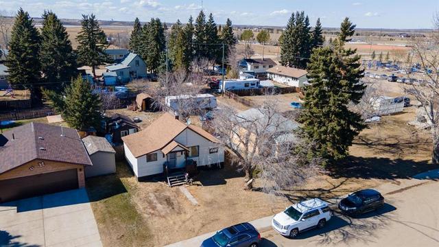 4945 52 Street, House detached with 2 bedrooms, 1 bathrooms and 2 parking in Sedgewick AB | Image 1