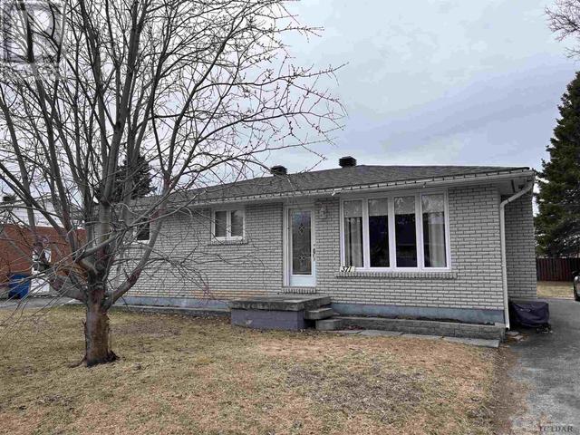 371 Sixteenth Ave, House detached with 4 bedrooms, 1 bathrooms and null parking in Cochrane ON | Image 1
