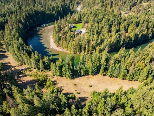 2621 Highway 3a, House detached with 2 bedrooms, 1 bathrooms and null parking in Central Kootenay I BC | Image 17
