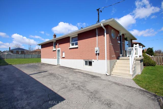 868 Myers St, House detached with 3 bedrooms, 2 bathrooms and 5 parking in Oshawa ON | Image 11