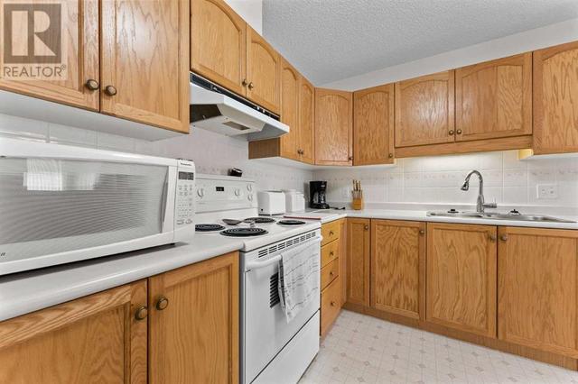 3415, - 3415 Hawksbrow Point Nw, Condo with 2 bedrooms, 1 bathrooms and 1 parking in Calgary AB | Image 6