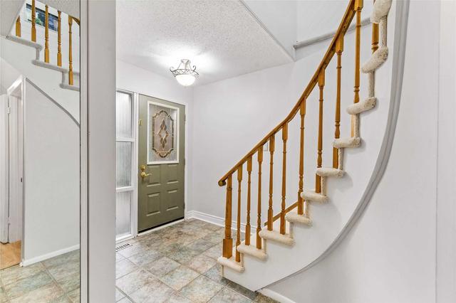 85 Robinson Cres, House detached with 4 bedrooms, 4 bathrooms and 4 parking in Whitby ON | Image 36