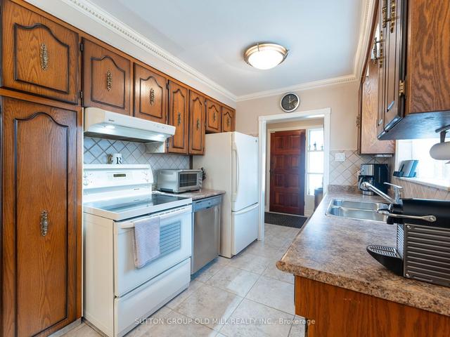 31 Demaris Ave, House semidetached with 3 bedrooms, 2 bathrooms and 3 parking in Toronto ON | Image 4