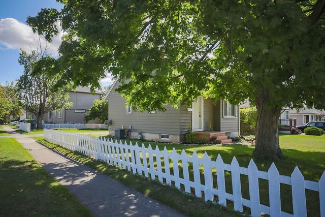 70 Whyte Ave N, House detached with 2 bedrooms, 1 bathrooms and 2 parking in Thorold ON | Image 22