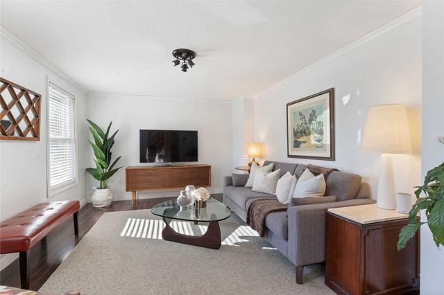 105 Peachtree Cres, House detached with 4 bedrooms, 3 bathrooms and 5 parking in Cambridge ON | Image 3