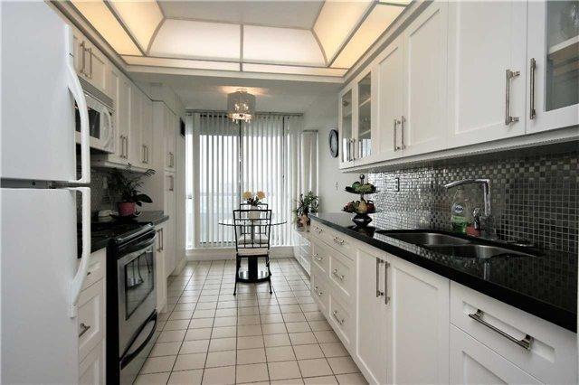 1004 - 24 Hanover Rd, Condo with 2 bedrooms, 2 bathrooms and 1 parking in Brampton ON | Image 16