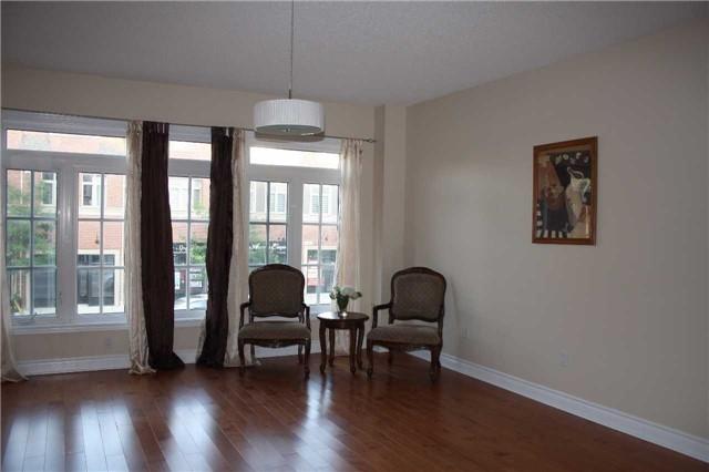 02 - 103 Brant St, House attached with 3 bedrooms, 3 bathrooms and 1 parking in Oakville ON | Image 3