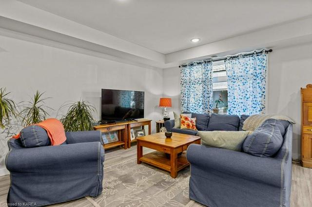 105 - 809 Development Drive, House attached with 2 bedrooms, 2 bathrooms and 1 parking in Kingston ON | Image 2