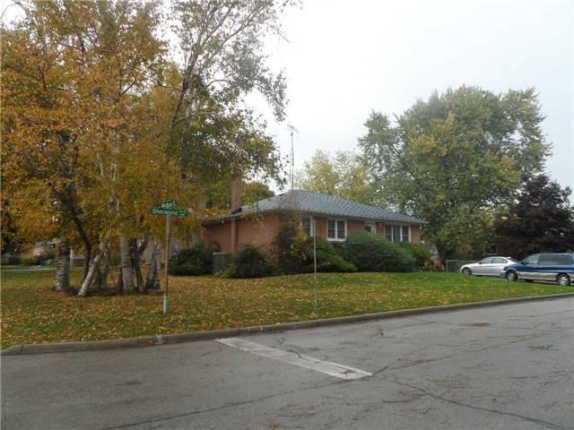 28 Sherwood Rd W, House detached with 3 bedrooms, 2 bathrooms and 6 parking in Ajax ON | Image 2