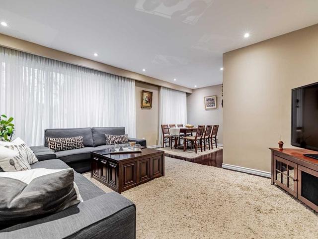 19 Royal Doulton Dr, House detached with 3 bedrooms, 2 bathrooms and 4 parking in Toronto ON | Image 20