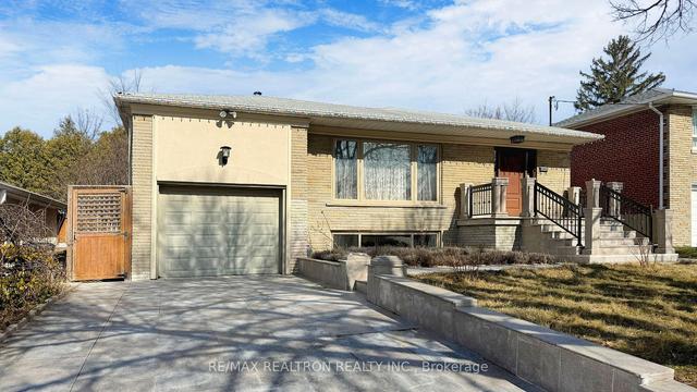 266 Park Home Ave, House detached with 3 bedrooms, 3 bathrooms and 5 parking in Toronto ON | Image 1