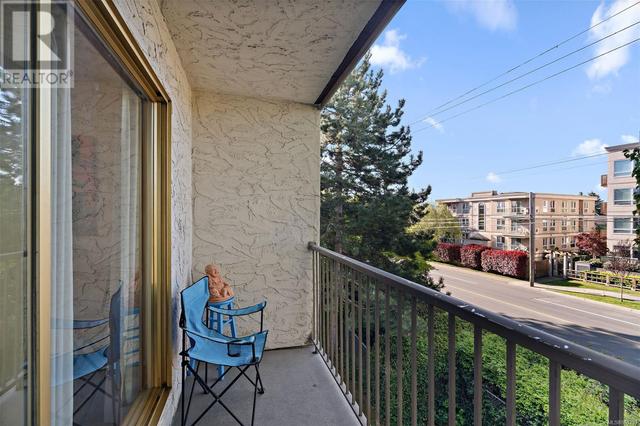 209 - 3225 Eldon Pl, Condo with 1 bedrooms, 1 bathrooms and 1 parking in Saanich BC | Image 10