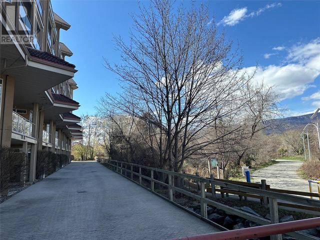 106 - 1088 Sunset Drive, Condo with 2 bedrooms, 2 bathrooms and 1 parking in Kelowna BC | Image 18