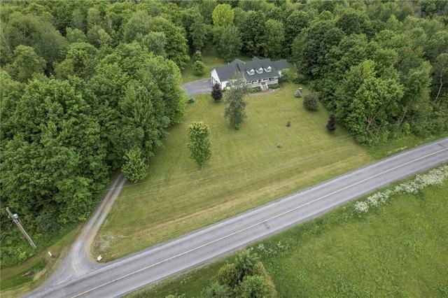 19487 Kenyon Concession 4 Road, House detached with 4 bedrooms, 3 bathrooms and 10 parking in North Glengarry ON | Image 3