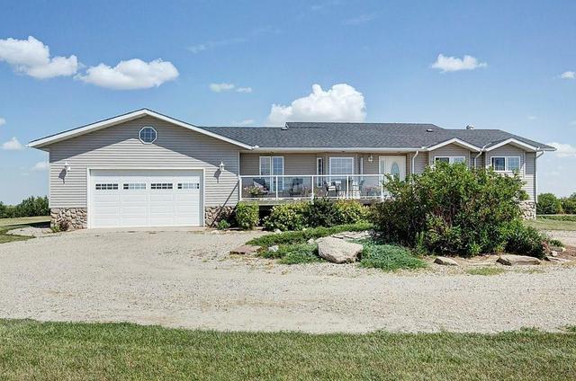 251073 Township Road 232 Township, House detached with 3 bedrooms, 2 bathrooms and 10 parking in Wheatland County AB | Image 2