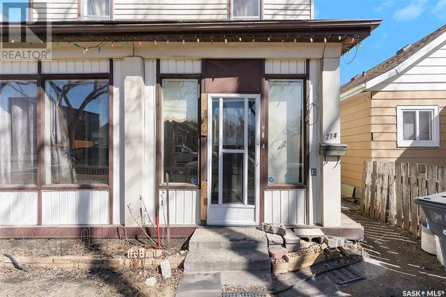 214 E Avenue S, House detached with 7 bedrooms, 2 bathrooms and null parking in Saskatoon SK | Image 4