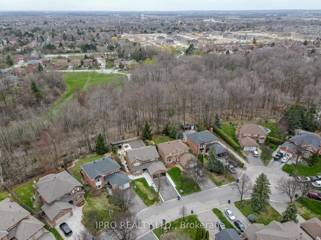14 Mintwood Crt, House detached with 4 bedrooms, 3 bathrooms and 6 parking in Brampton ON | Image 25