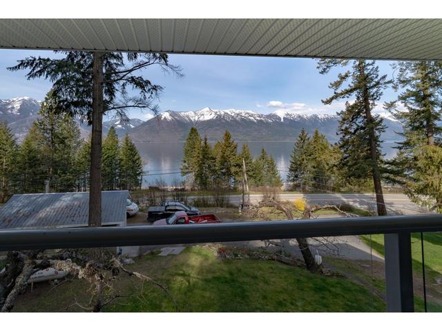 11110 Highway 3a, House detached with 3 bedrooms, 2 bathrooms and null parking in Central Kootenay A BC | Image 36