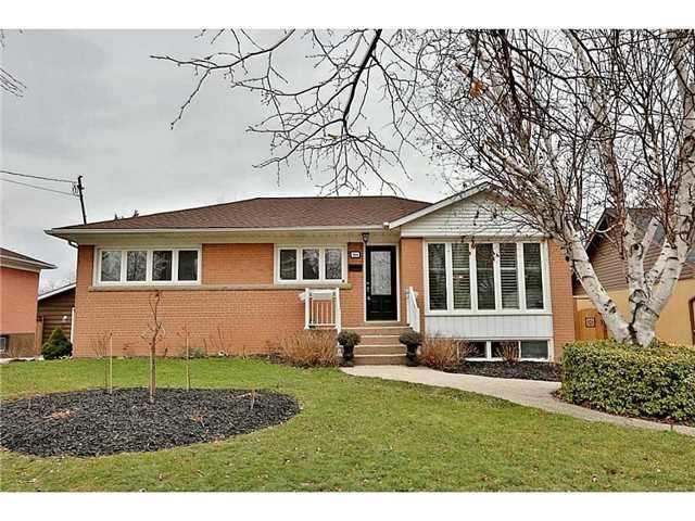 104 Russell Dr, House detached with 4 bedrooms, 6 bathrooms and 4 parking in Oakville ON | Image 2