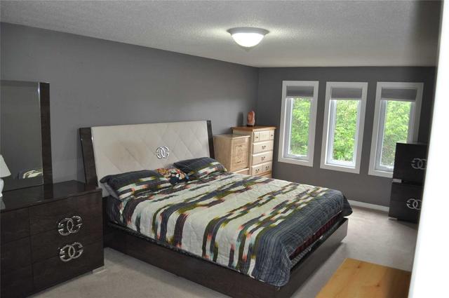 49 Blair Cres, House detached with 4 bedrooms, 3 bathrooms and 6 parking in Barrie ON | Image 5