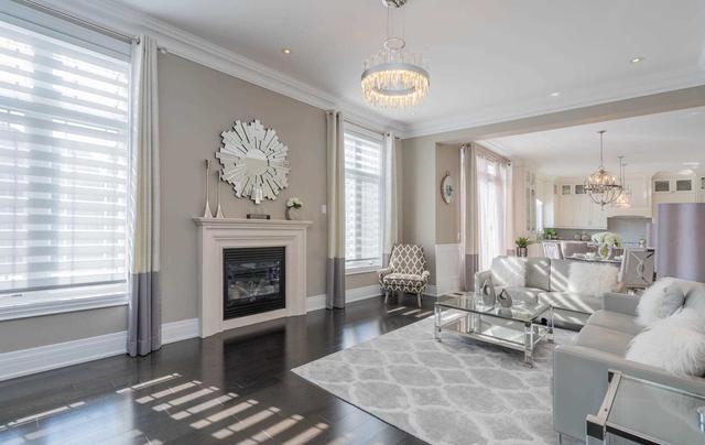 32 Kaia Crt, House detached with 4 bedrooms, 6 bathrooms and 9 parking in Vaughan ON | Image 3