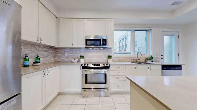 223 Downsview Park Blvd, House attached with 4 bedrooms, 4 bathrooms and 2 parking in Toronto ON | Image 2