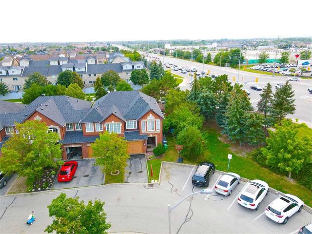 30 Kenwood Dr, Townhouse with 3 bedrooms, 3 bathrooms and 2 parking in Brampton ON | Image 12