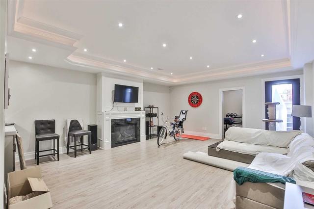 16b Chauncey Ave, House detached with 4 bedrooms, 4 bathrooms and 4 parking in Toronto ON | Image 24