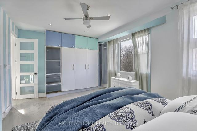 29 Ash Cres, House detached with 3 bedrooms, 5 bathrooms and 4 parking in Toronto ON | Image 18